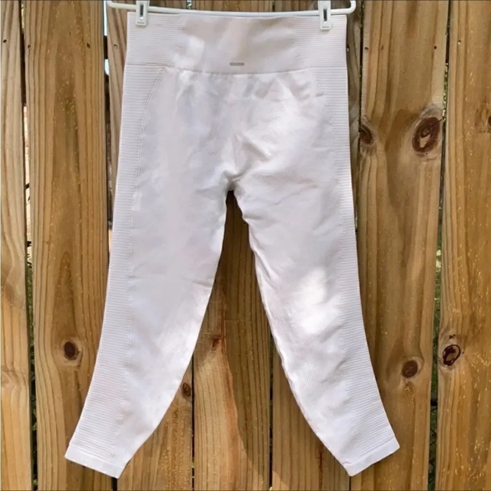 Take 50% OFF- Aerie Chill Play Move Light Pink Leggings, Size-L